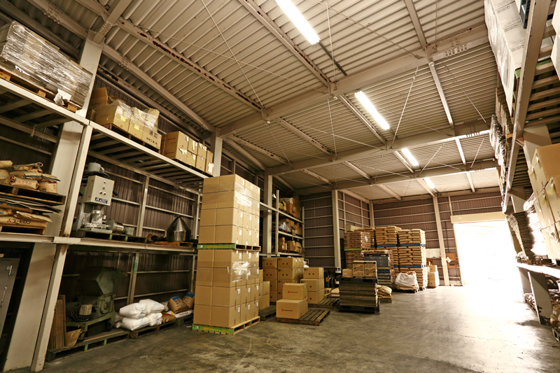 倉庫内部より内観